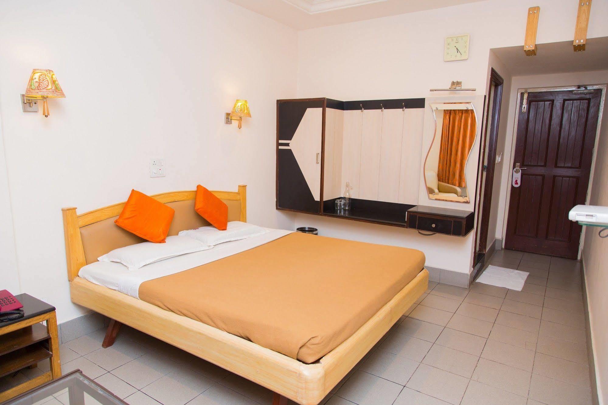 Fabhotel Kinnera Comforts Railway Station Visakhapatnam Bagian luar foto
