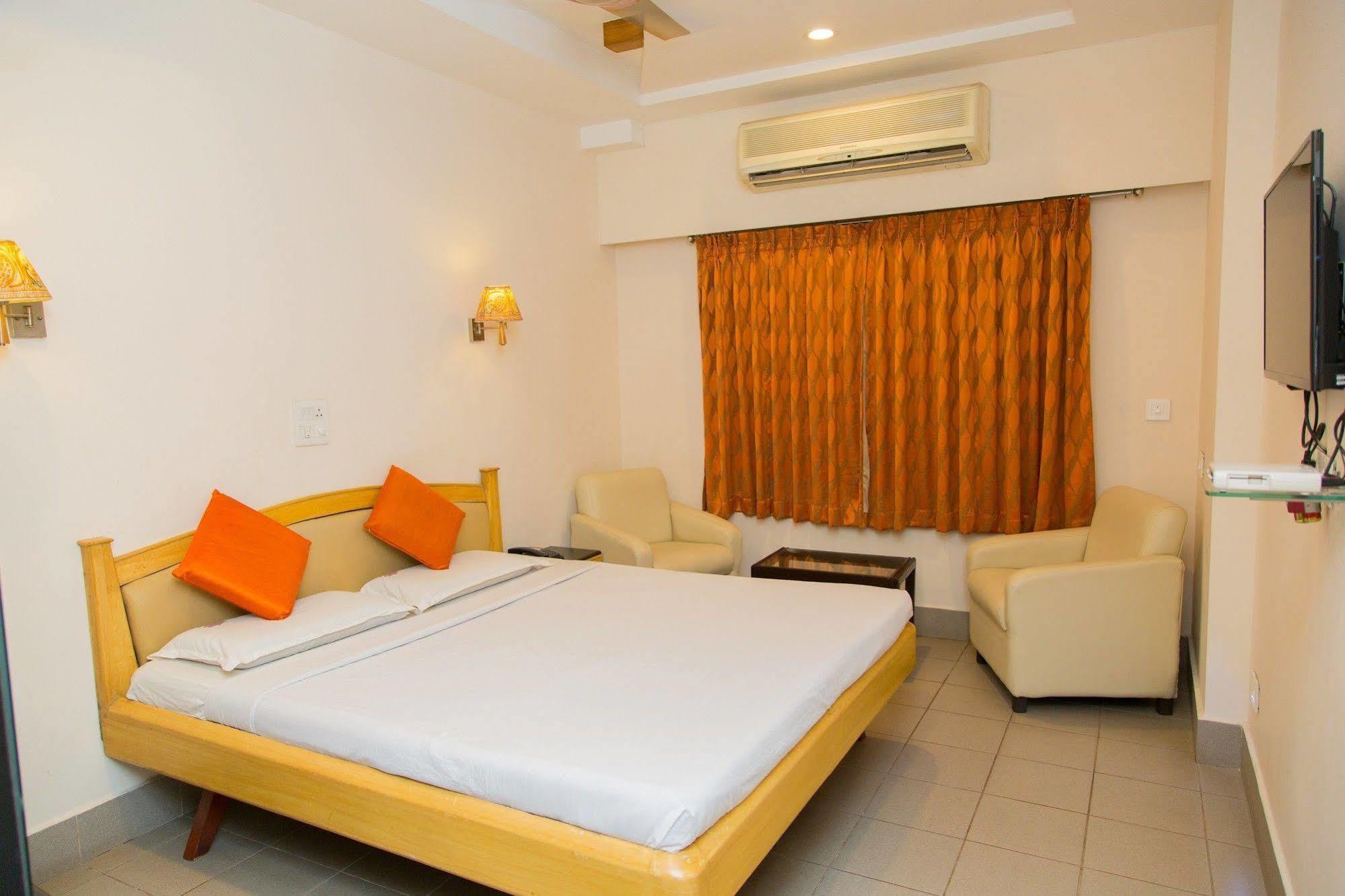 Fabhotel Kinnera Comforts Railway Station Visakhapatnam Bagian luar foto