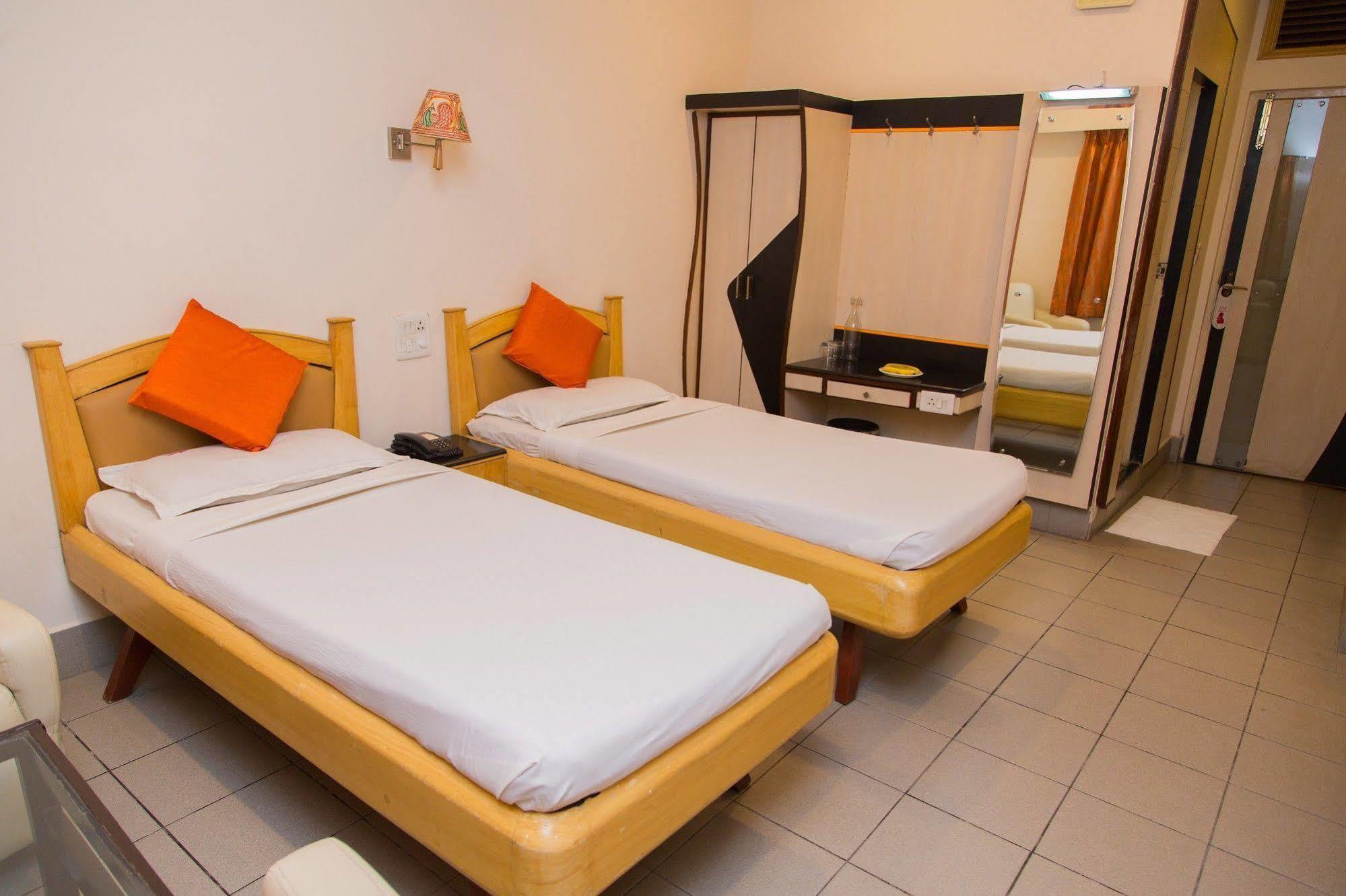 Fabhotel Kinnera Comforts Railway Station Visakhapatnam Bagian luar foto