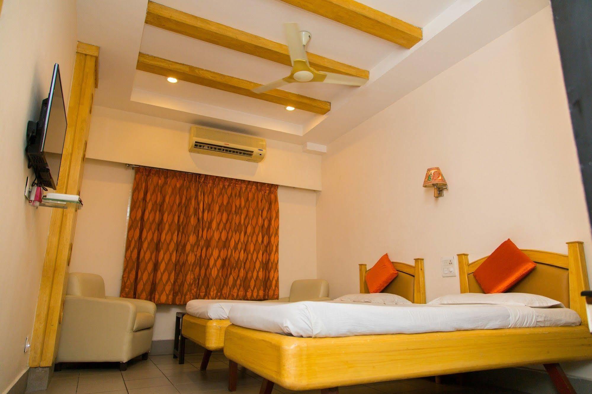 Fabhotel Kinnera Comforts Railway Station Visakhapatnam Bagian luar foto