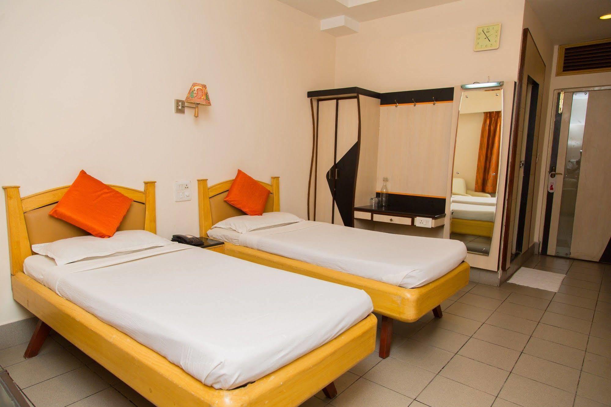 Fabhotel Kinnera Comforts Railway Station Visakhapatnam Bagian luar foto