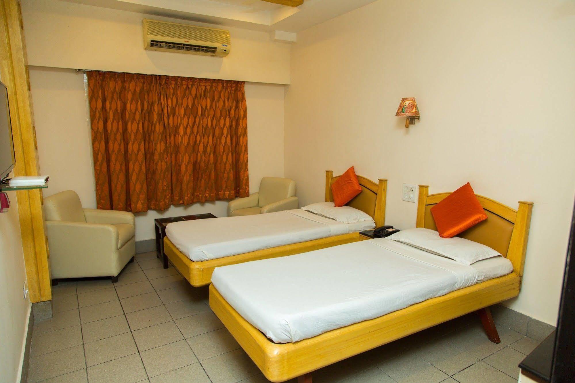 Fabhotel Kinnera Comforts Railway Station Visakhapatnam Bagian luar foto