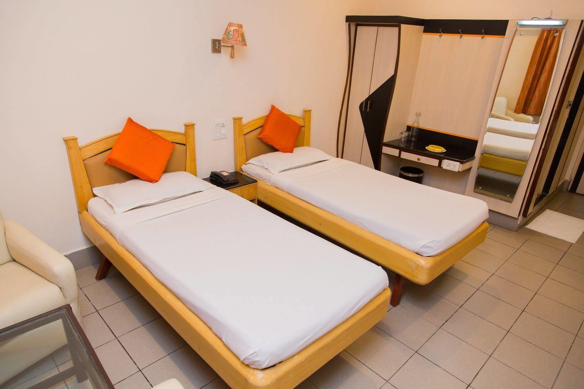 Fabhotel Kinnera Comforts Railway Station Visakhapatnam Bagian luar foto