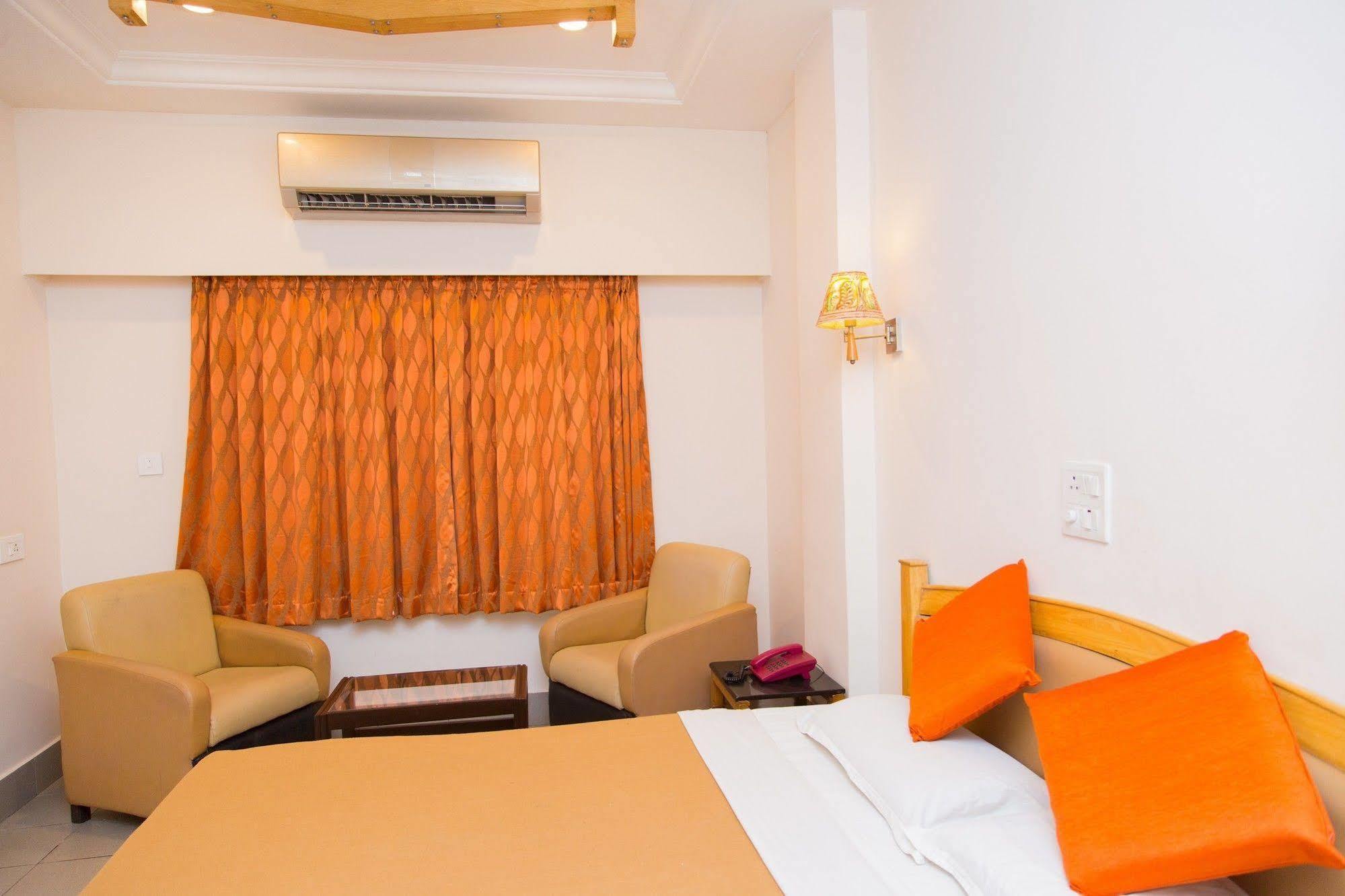 Fabhotel Kinnera Comforts Railway Station Visakhapatnam Bagian luar foto